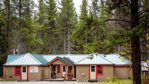 Exterior - HI-Castle Mountain Hostel (Castle Junction)