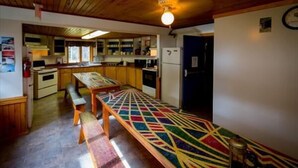 Room - HI-Castle Mountain Hostel (Castle Junction)