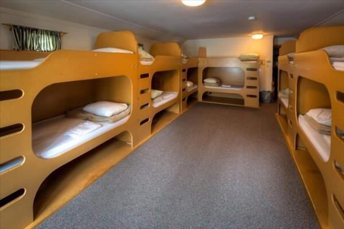 Shared Dormitory, 1 Twin Bed (Male Only Dormitory) | Bed sheets