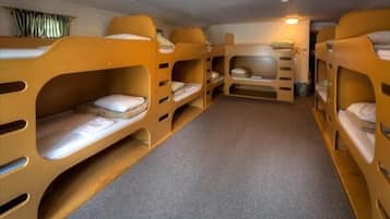 Yhteismajoitus, 1 yhden hengen sänky (Male Only Dormitory) | Vuodevaatteet