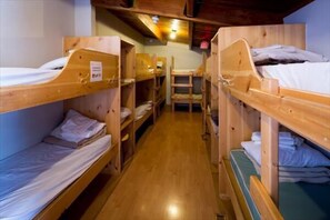 Gemeinsamer Schlafsaal (Female Only Dormitory)