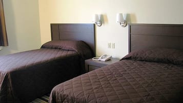 Habitación doble, 2 camas dobles | Ropa de cama de alta calidad, tabla de planchar con plancha, wifi gratis