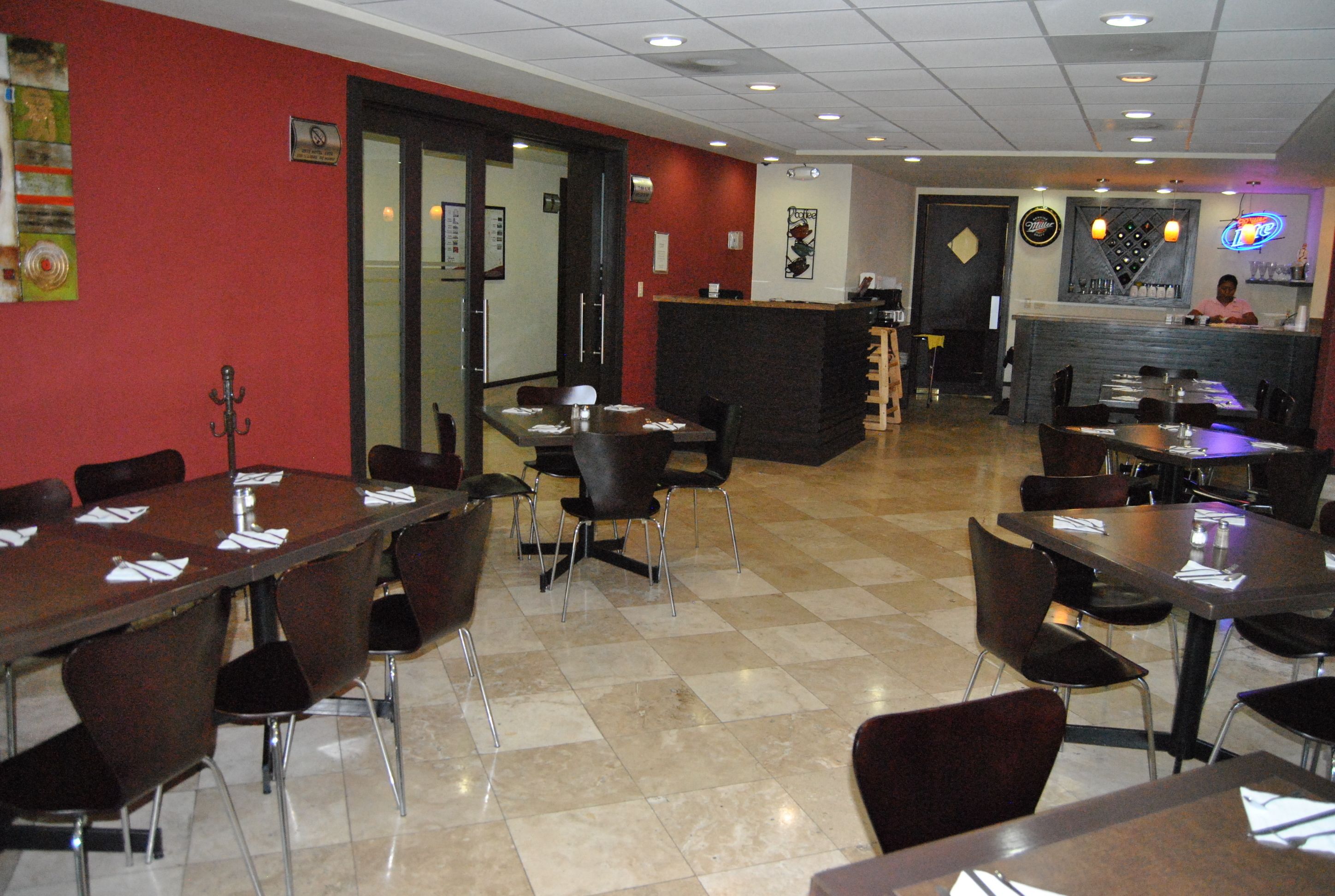 Se sirven desayunos, comidas, cenas y cocina internacional 