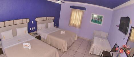 Habitación doble, 2 camas matrimoniales | Wifi gratis y ropa de cama