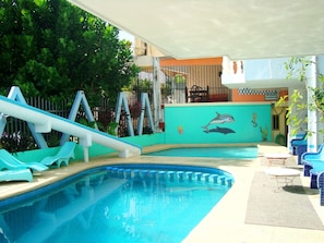 2 outdoor pools, pool loungers