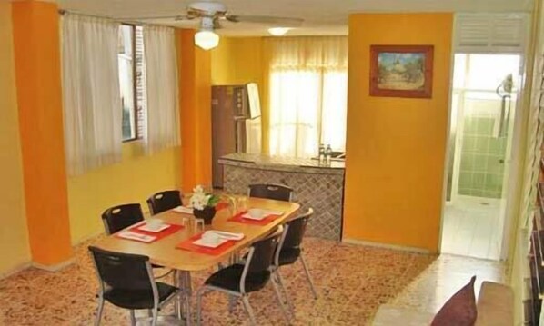 Essbereich im Zimmer