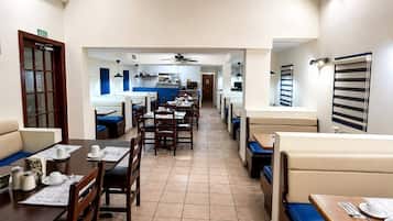Petit déjeuner et déjeuner servis sur place