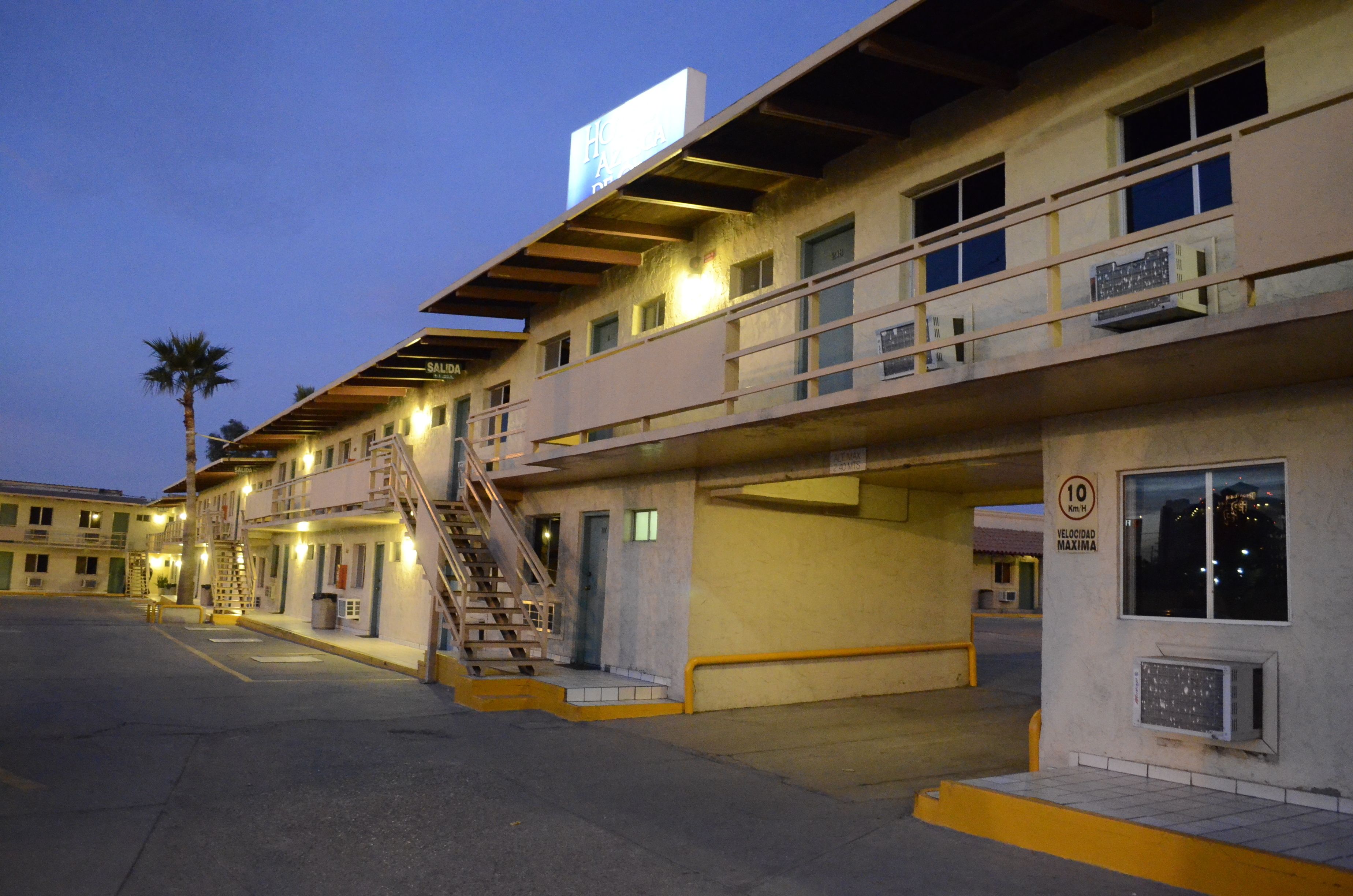 Vista frontal de la propiedad