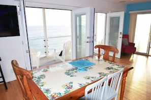 Elite Apartment, 1 Bedroom, Ocean View | In-room dining