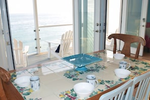 精品公寓, 1 间卧室, 海洋景观 | 客房内用餐