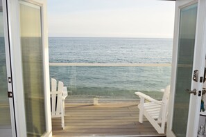 Balcony view - Malibu Beach Paradise Apartments (Malibu)