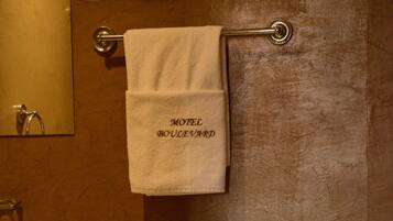 Basic Room | Bathroom | Shower, free toiletries, hair dryer, towels