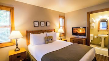 Suíte, 1 cama Queen e sofá-cama, cozinha americana (2nd Floor, Pet-Friendly) | Roupas de cama antialérgicas, ferros/tábuas de passar roupa