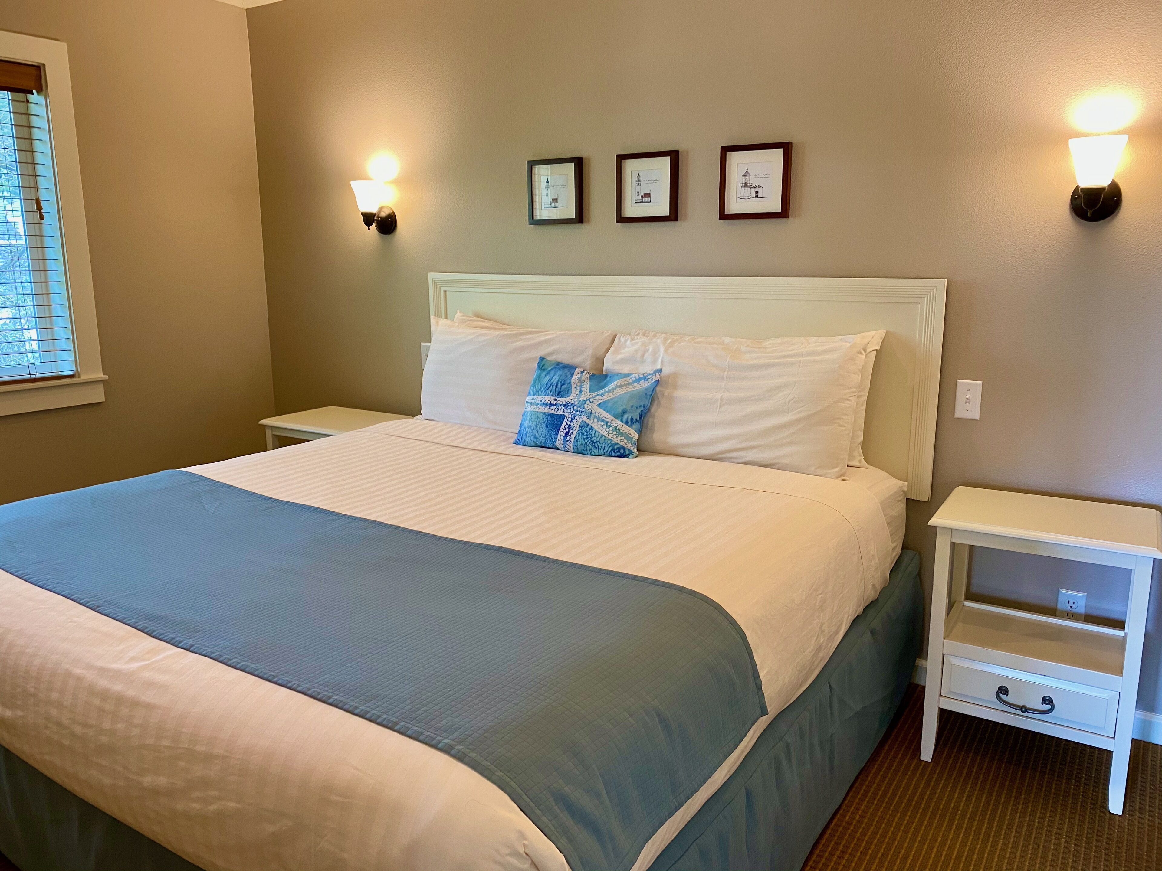 suite, 1 king bed with sofa bed, kitchenette | hypo-allergenic bedding, iron/ironing board, free cots/infant beds