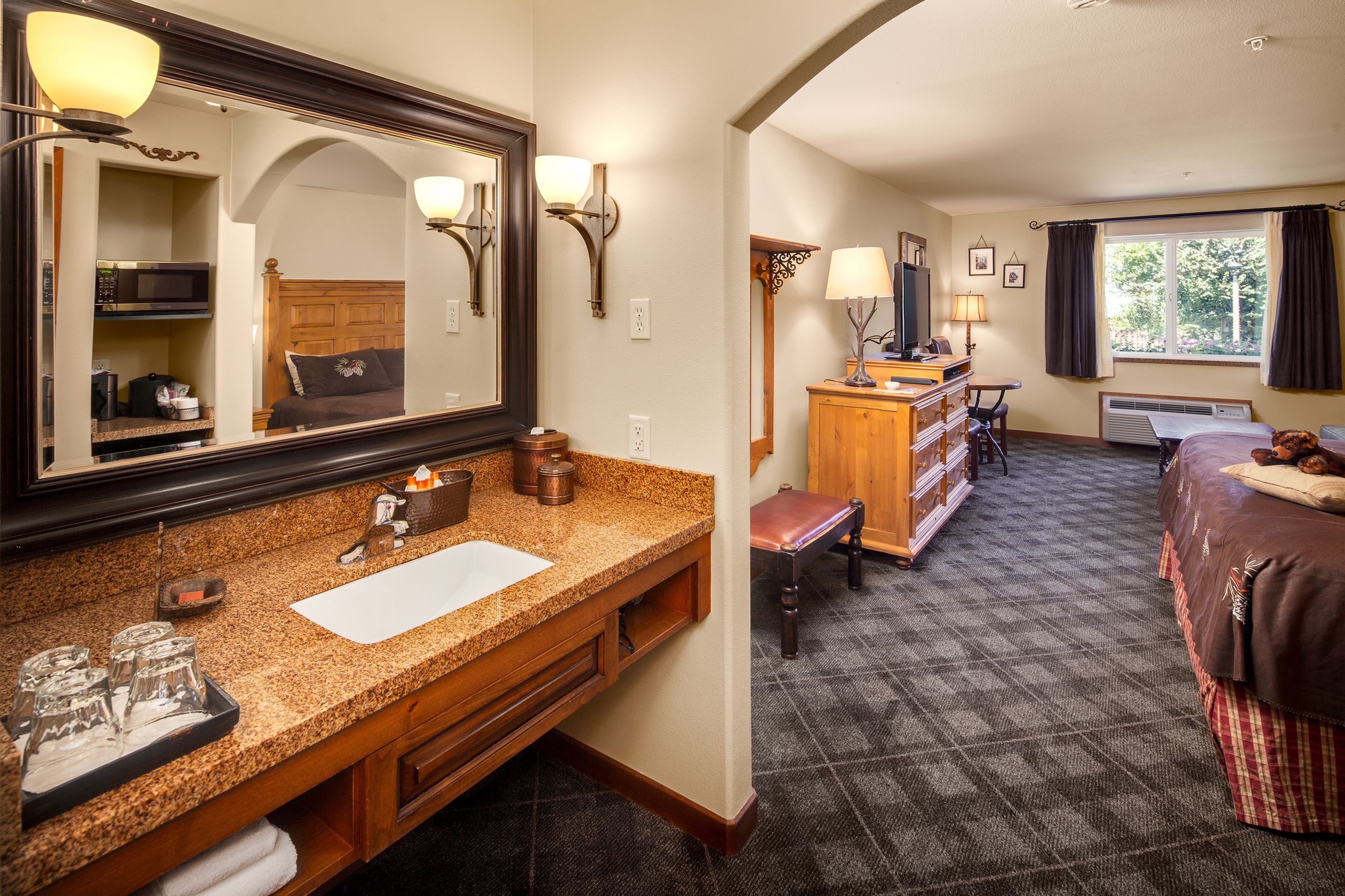 room, 1 king bed, ground floor | desk, iron/ironing board, free rollaway beds, free wifi