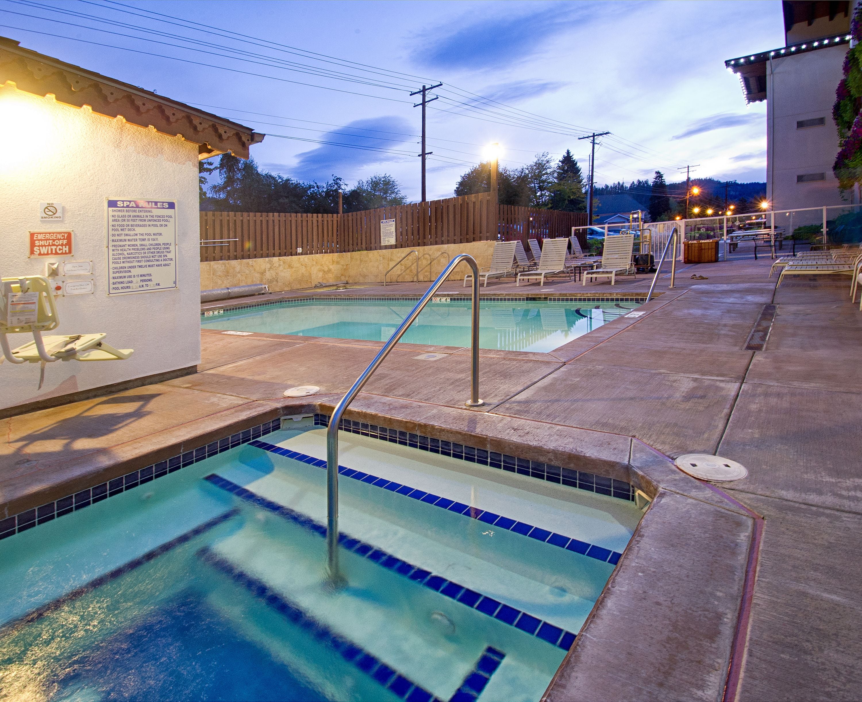 outdoor pool, open 9:00 am to 9:00 pm, pool loungers