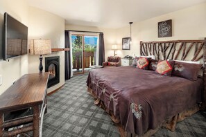 Deluxe Room, Balcony (Fireplace & Village View) | Desk, iron/ironing board, free rollaway beds, free WiFi - Bavarian Lodge (Leavenworth)