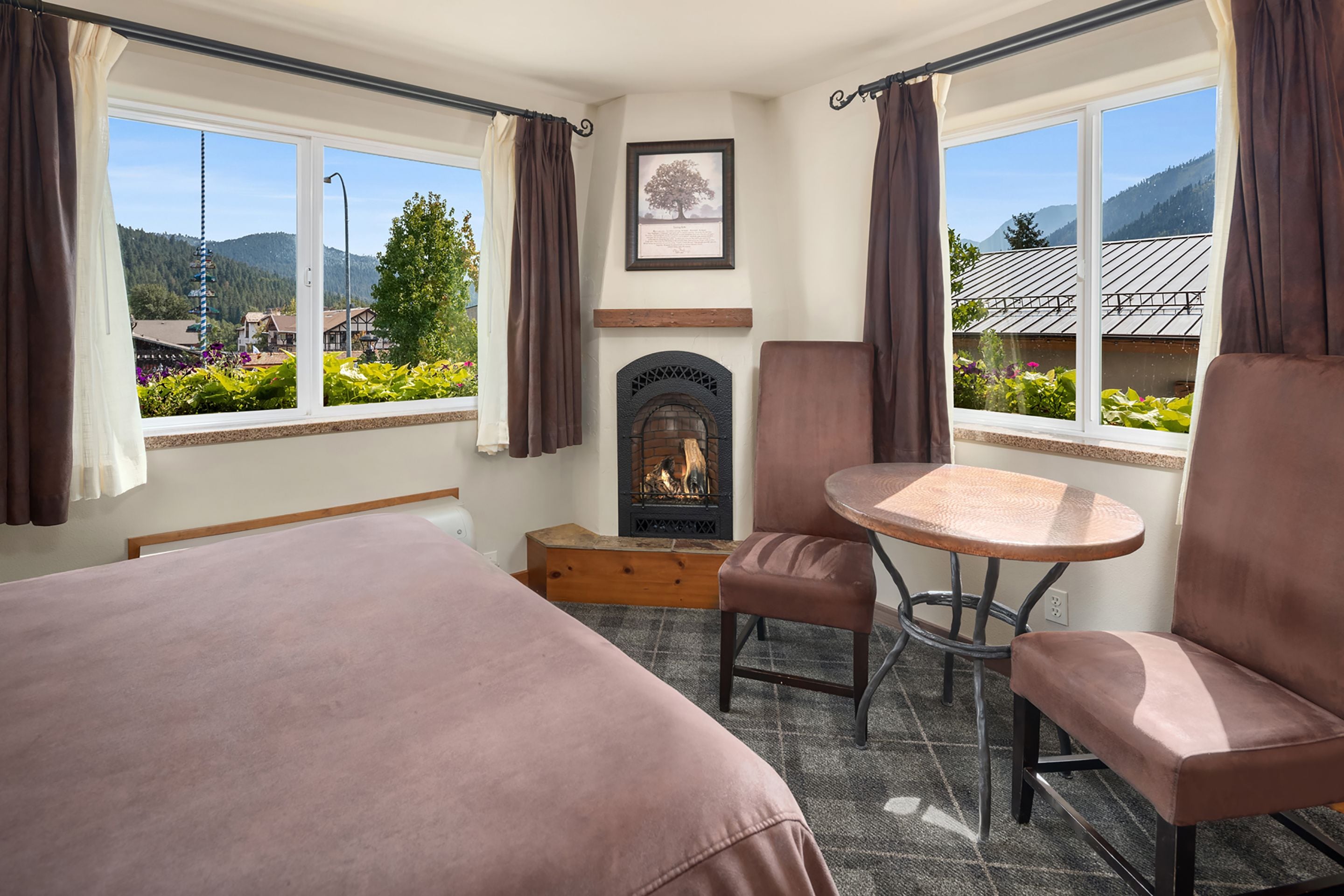 Zimmer, 1 King-Bett, Kamin (Village View) | Ausblick vom Zimmer