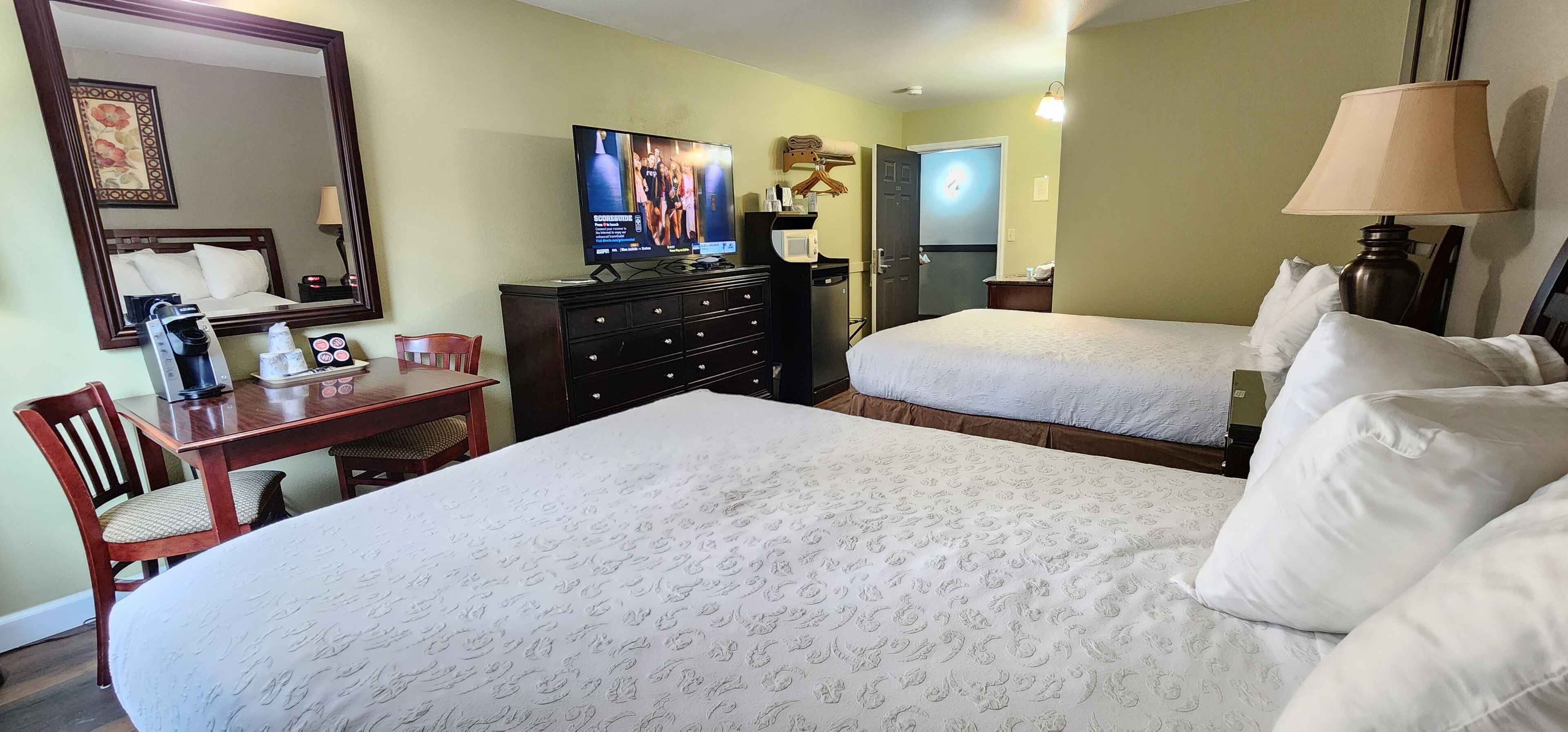 1 bedroom, premium bedding, desk, free wifi