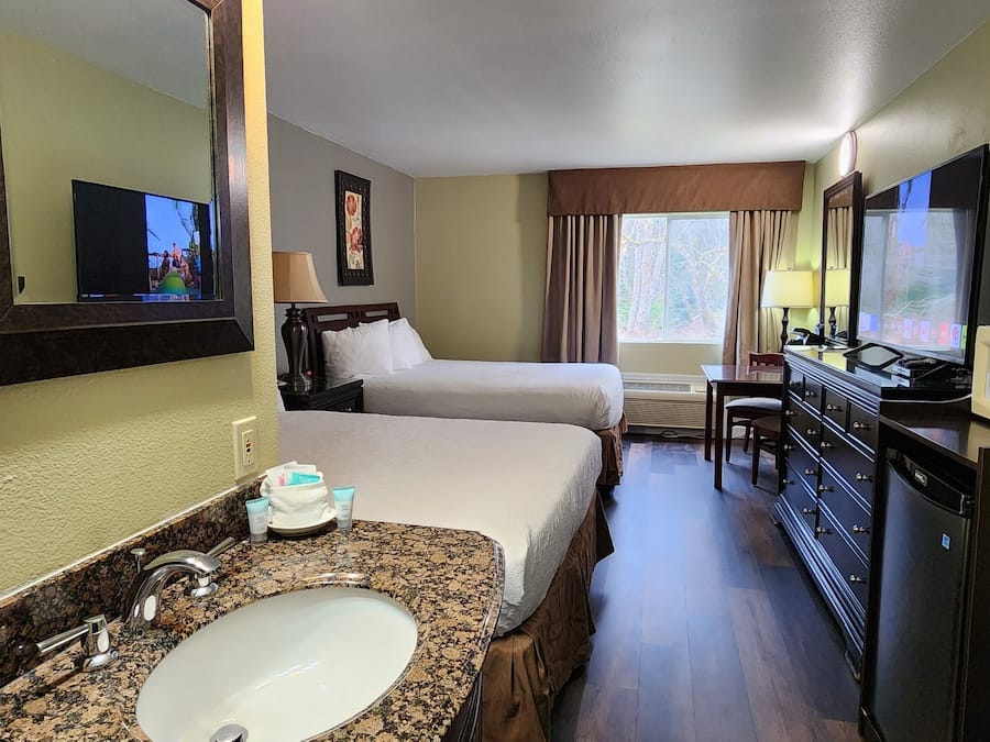 Roupas de cama premium, escrivaninha, Wi-Fi de cortesia, roupa de cama