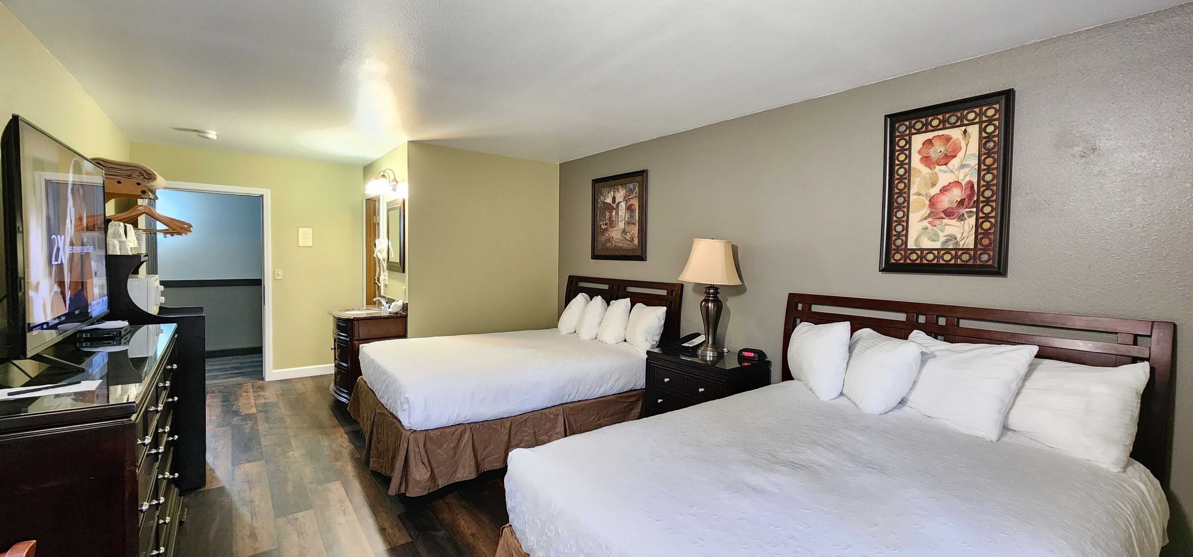 1 bedroom, premium bedding, desk, free wifi