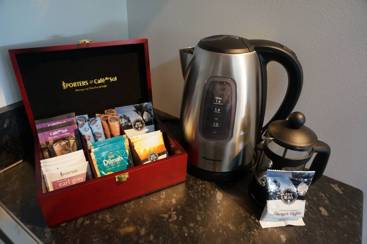 Deluxe Studio | Coffee and/or coffee maker