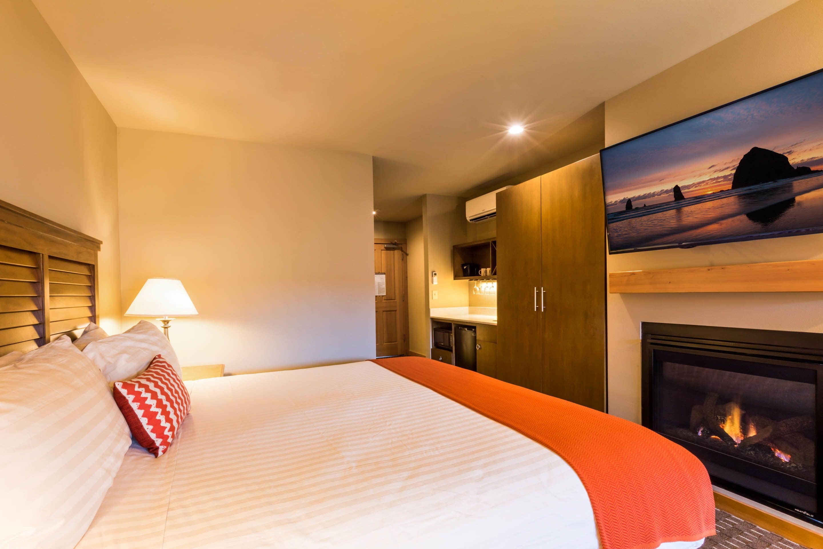 1 bedroom, hypo-allergenic bedding, iron/ironing board