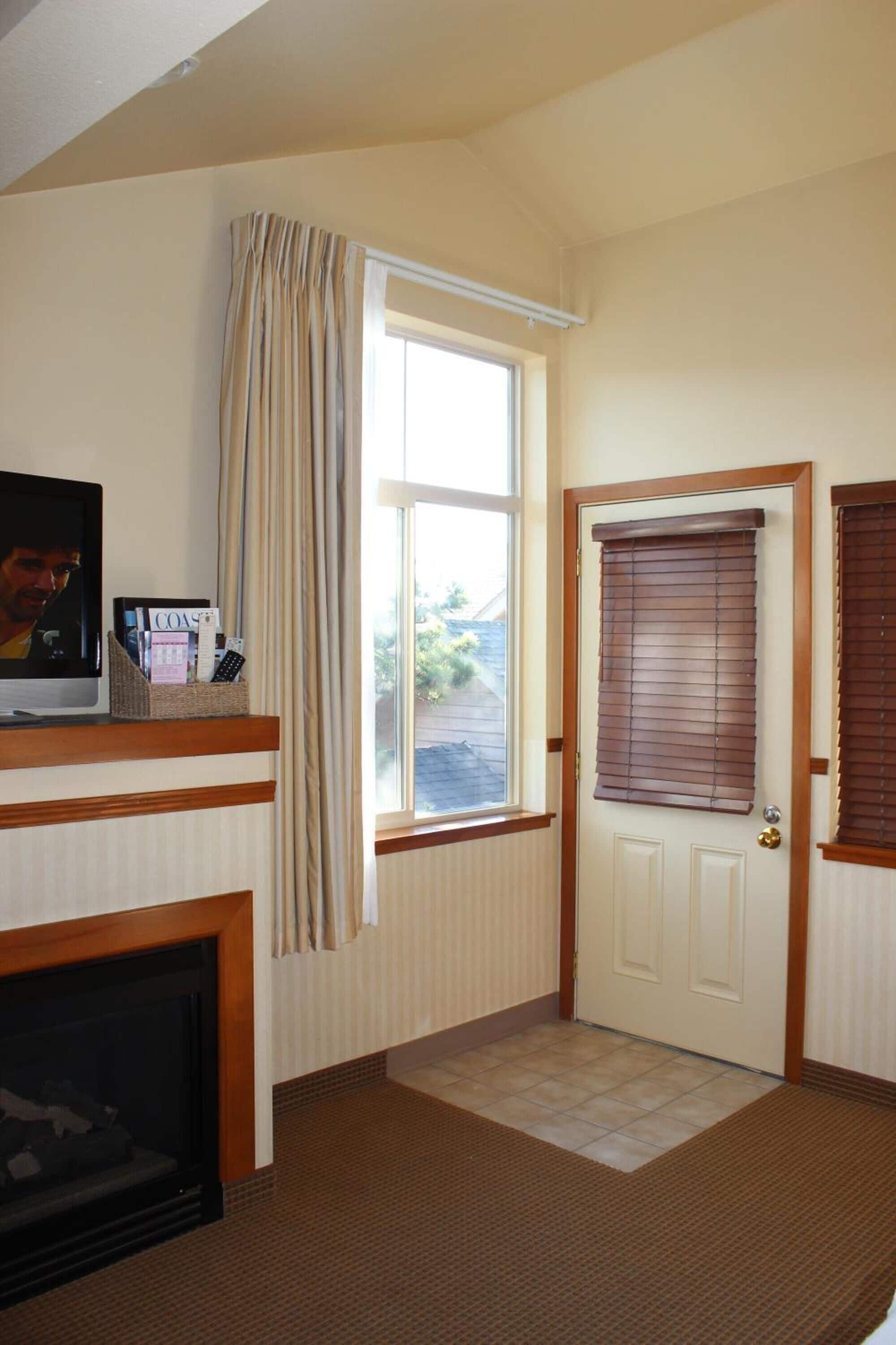 flat-screen tv, fireplace, dvd player