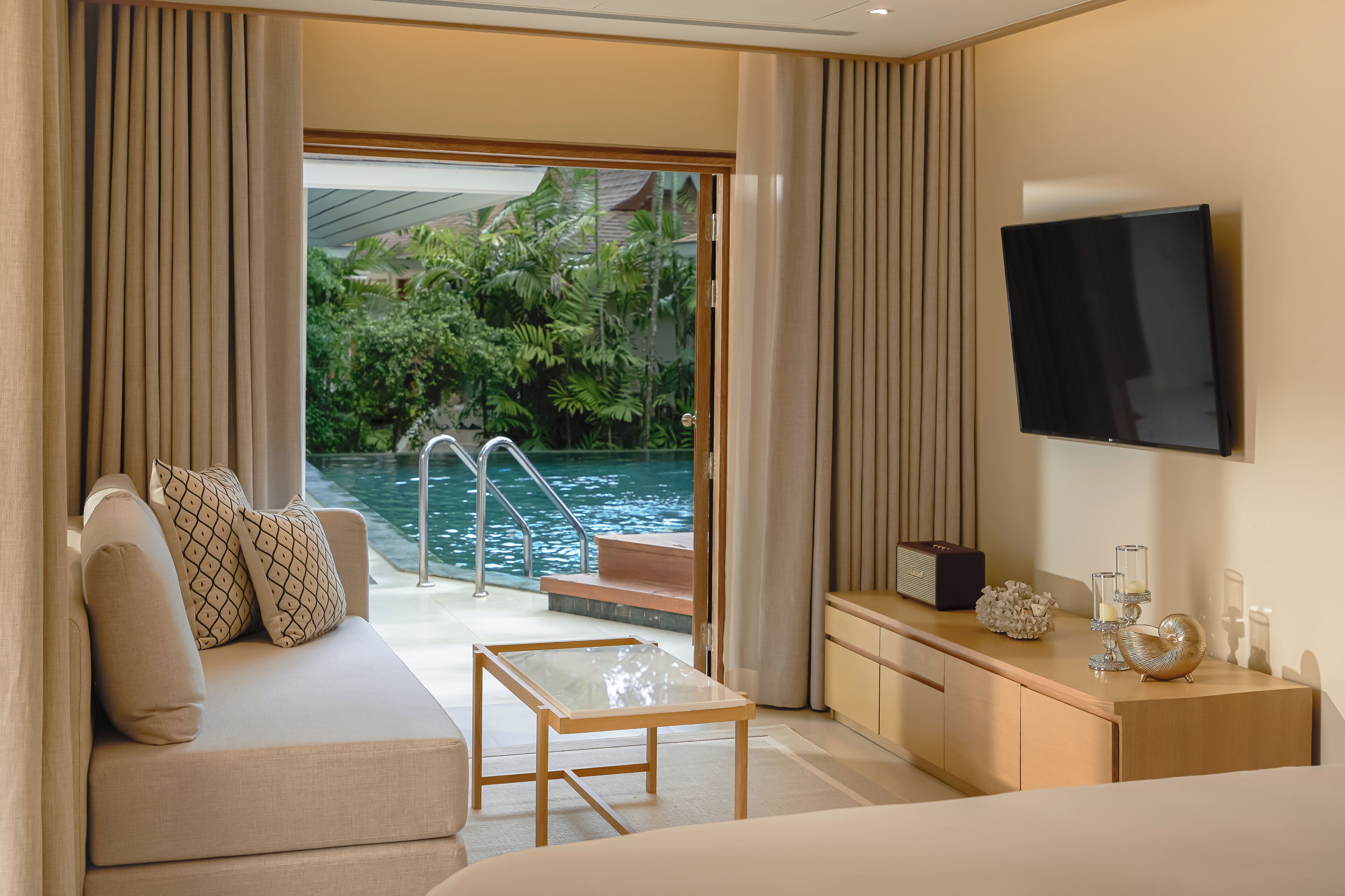 Ropa de cama de alta calidad, colchones con efecto memoria y minibar 