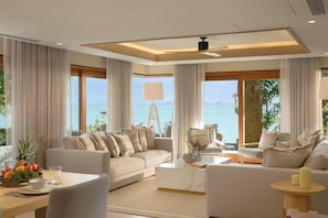 Villa Languor - 3 Bedroom Luxury Villa | Área de sala de estar | Smart TV de 55 pulgadas con canales vía satélite y televisión