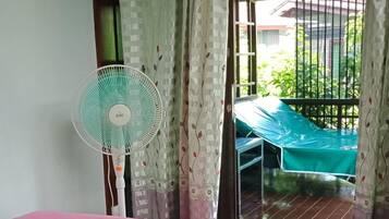 WiFi (無料)