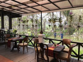 Se sirven desayunos, almuerzos y cenas; cocina laosiana