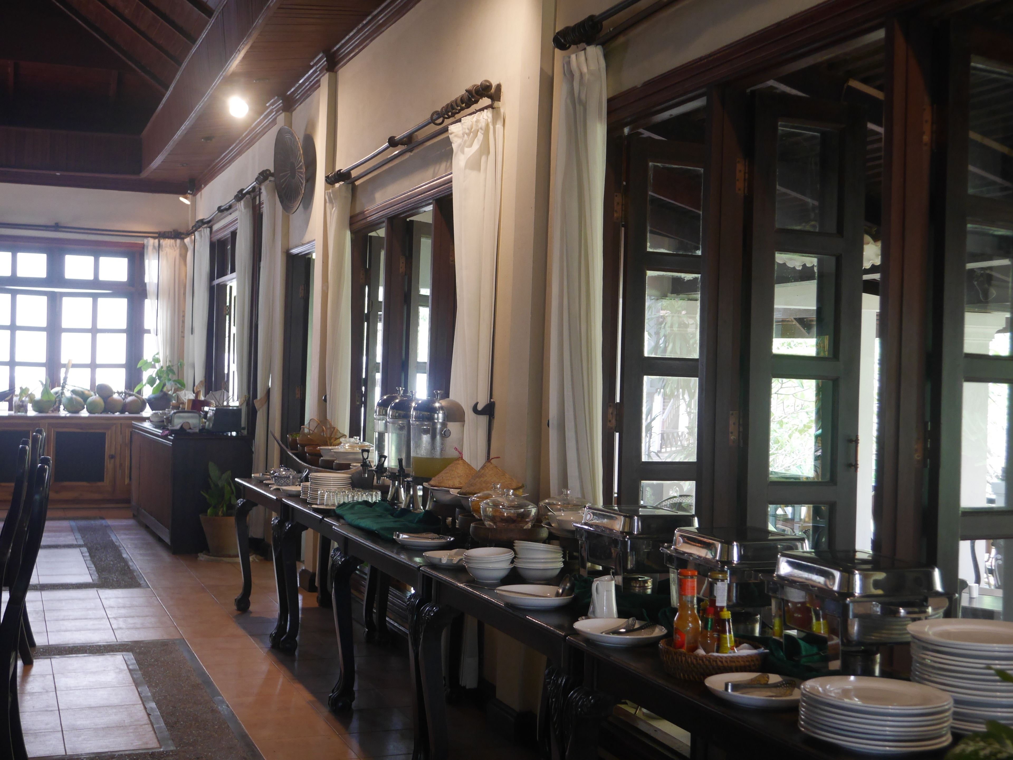 daily buffet breakfast (usd 14 per person)