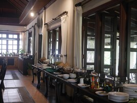 Daily buffet breakfast for a fee