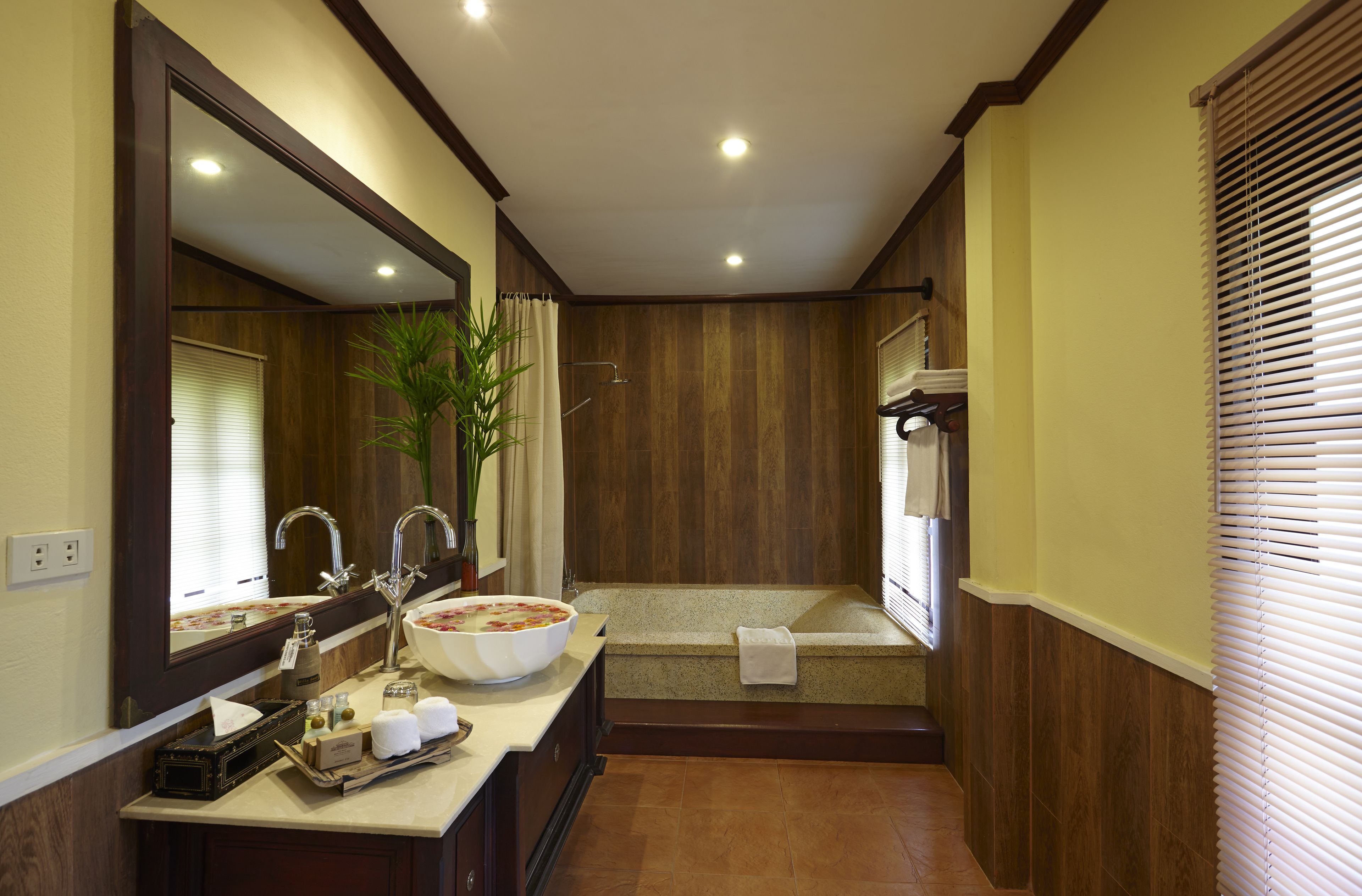 combined shower/bathtub, free toiletries, hair dryer, bathrobes