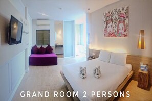 A grand room with a bed, a sofa, and a TV. - The Bed Hatyai (Hat Yai)