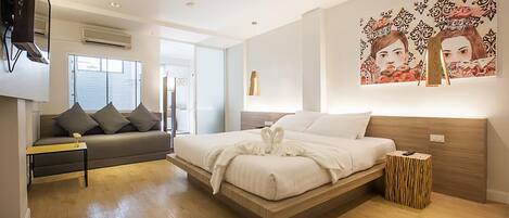 Minibar, rollaway beds, free WiFi