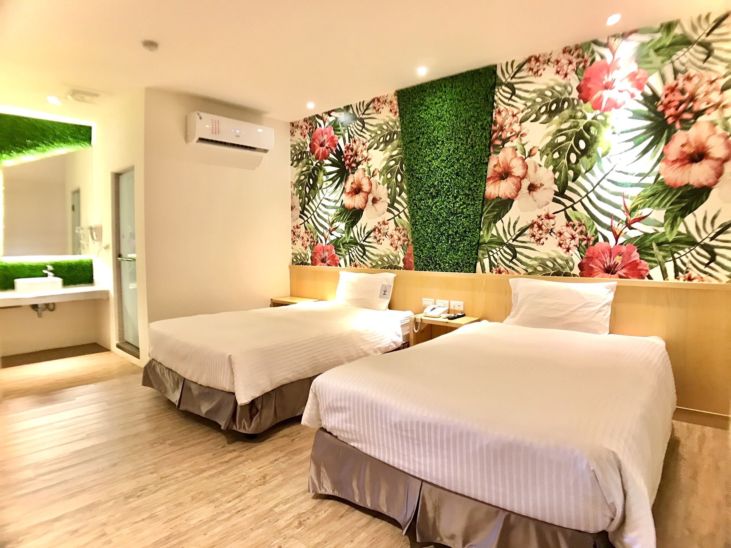 Comfort Twin Room, Multiple Beds, Bathtub (No Window) | Desk, blackout drapes, free WiFi, bed sheets