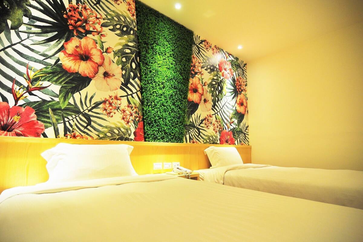 Desk, blackout drapes, free WiFi, bed sheets