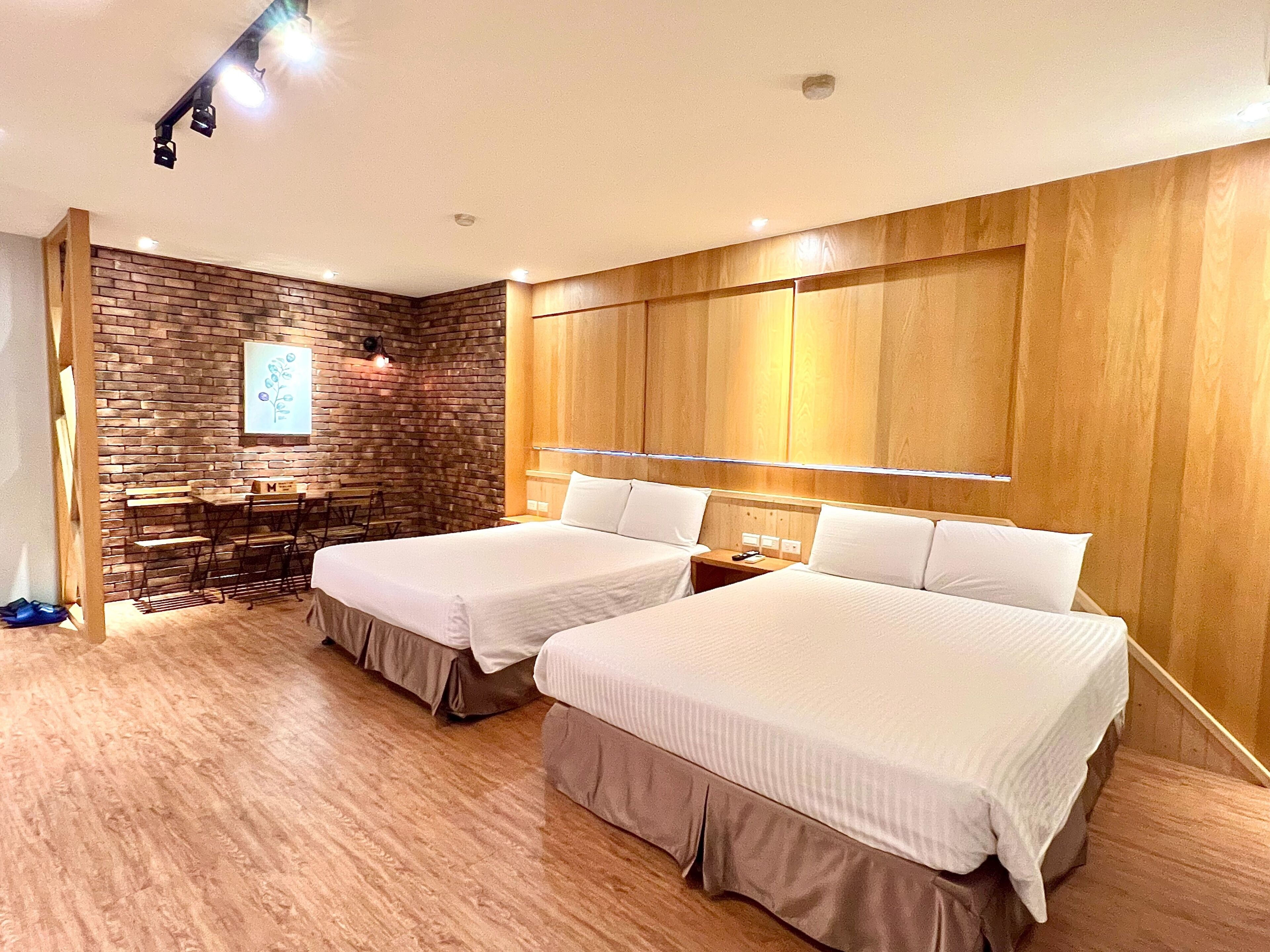 Comfort Quadruple Room (2 Shower Rooms)