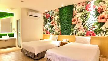 Comfort Twin Room, Multiple Beds, Bathtub (No Window) | Desk, blackout curtains, free WiFi, bed sheets