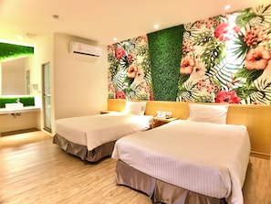 Comfort-Zweibettzimmer, Mehrere Betten, Badewanne (No Window)