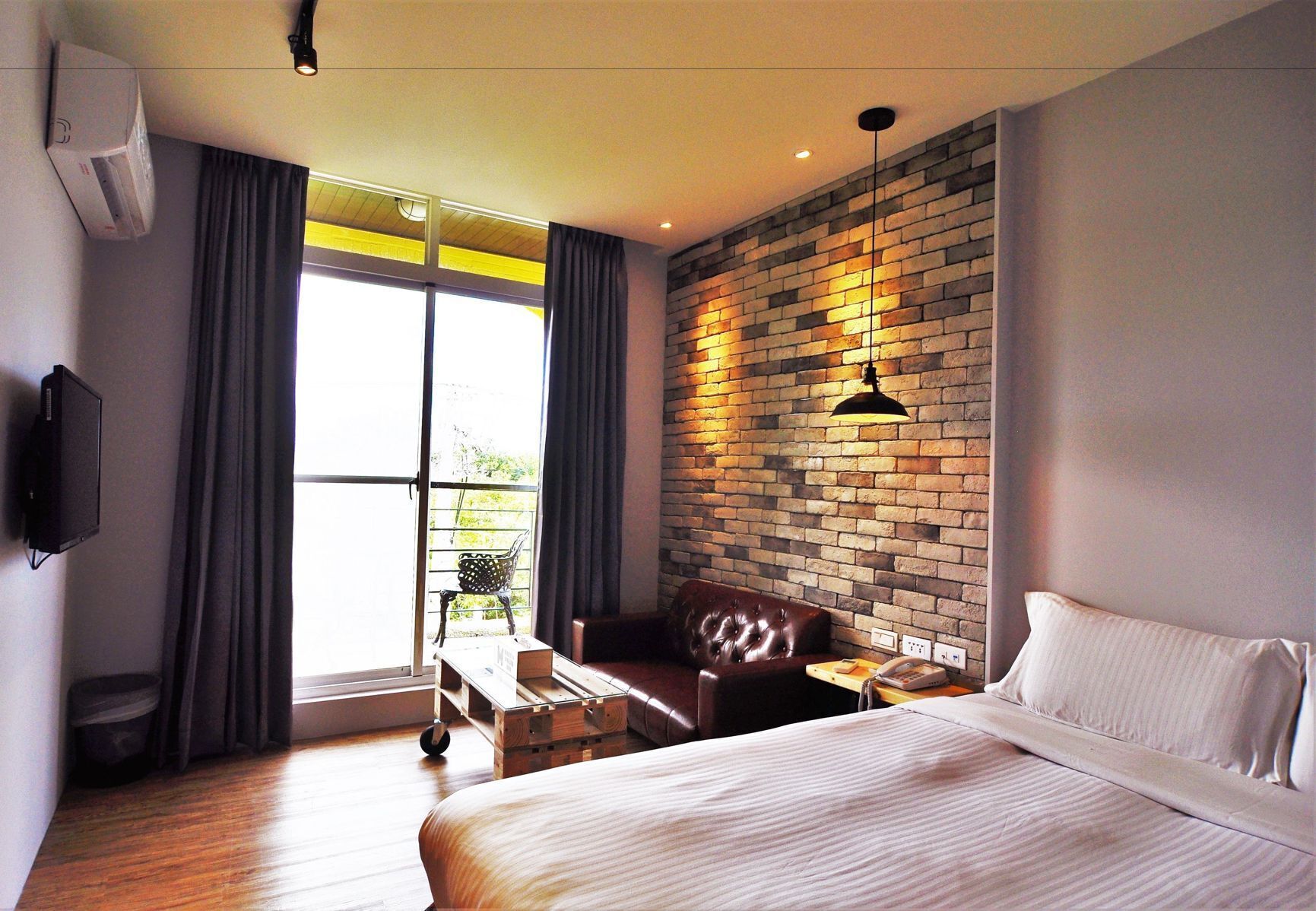 Desk, blackout drapes, free WiFi, bed sheets