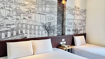 Comfort Triple Room, Balcony | Desk, blackout curtains, free WiFi, bed sheets