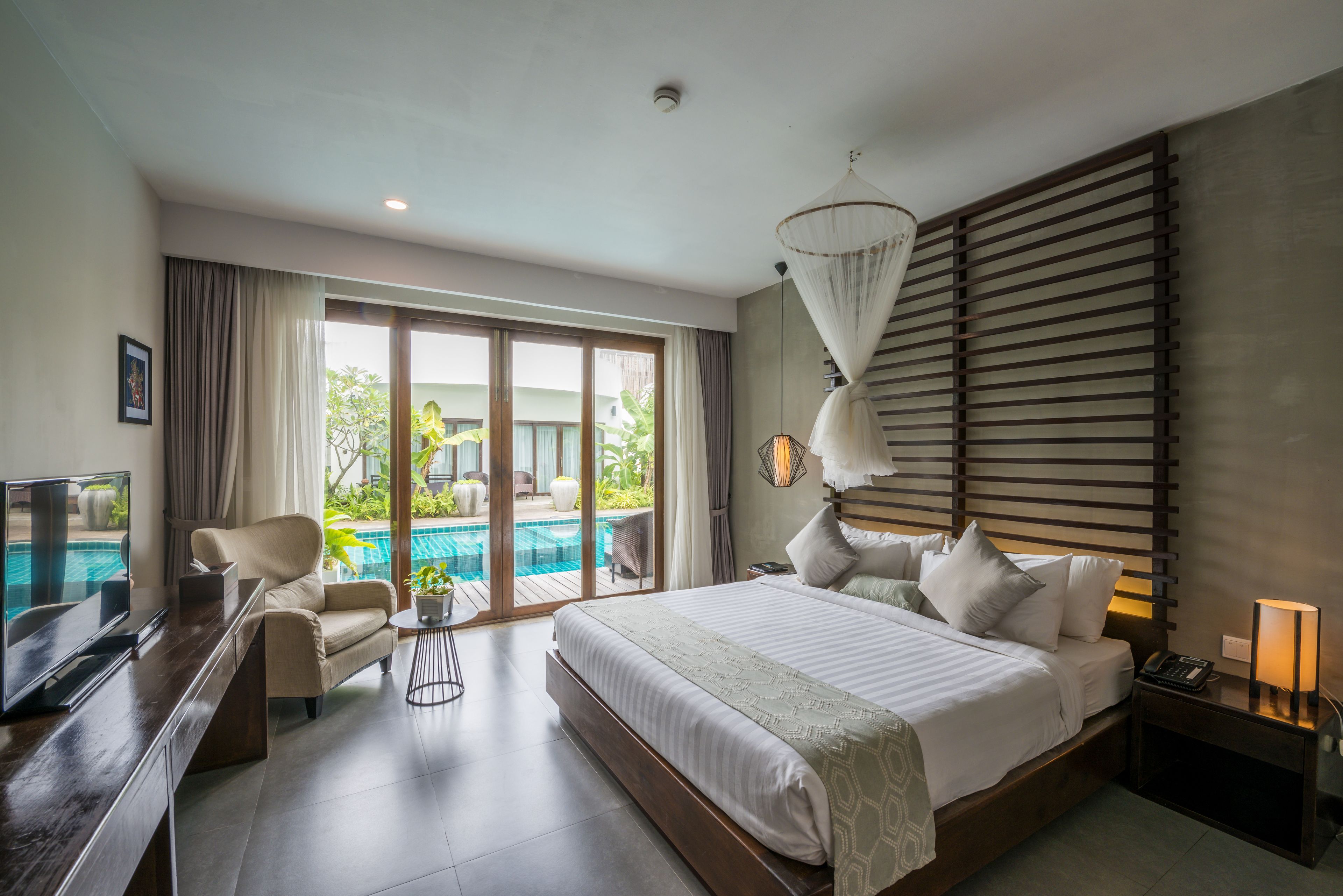 Premier Room, Pool Side | Egyptian cotton sheets, minibar, in-room safe, desk