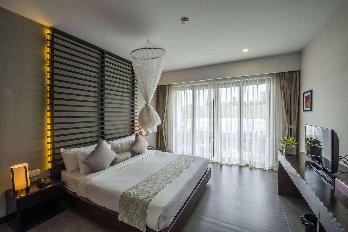 Standard Double Room | Egyptian cotton sheets, minibar, in-room safe, desk