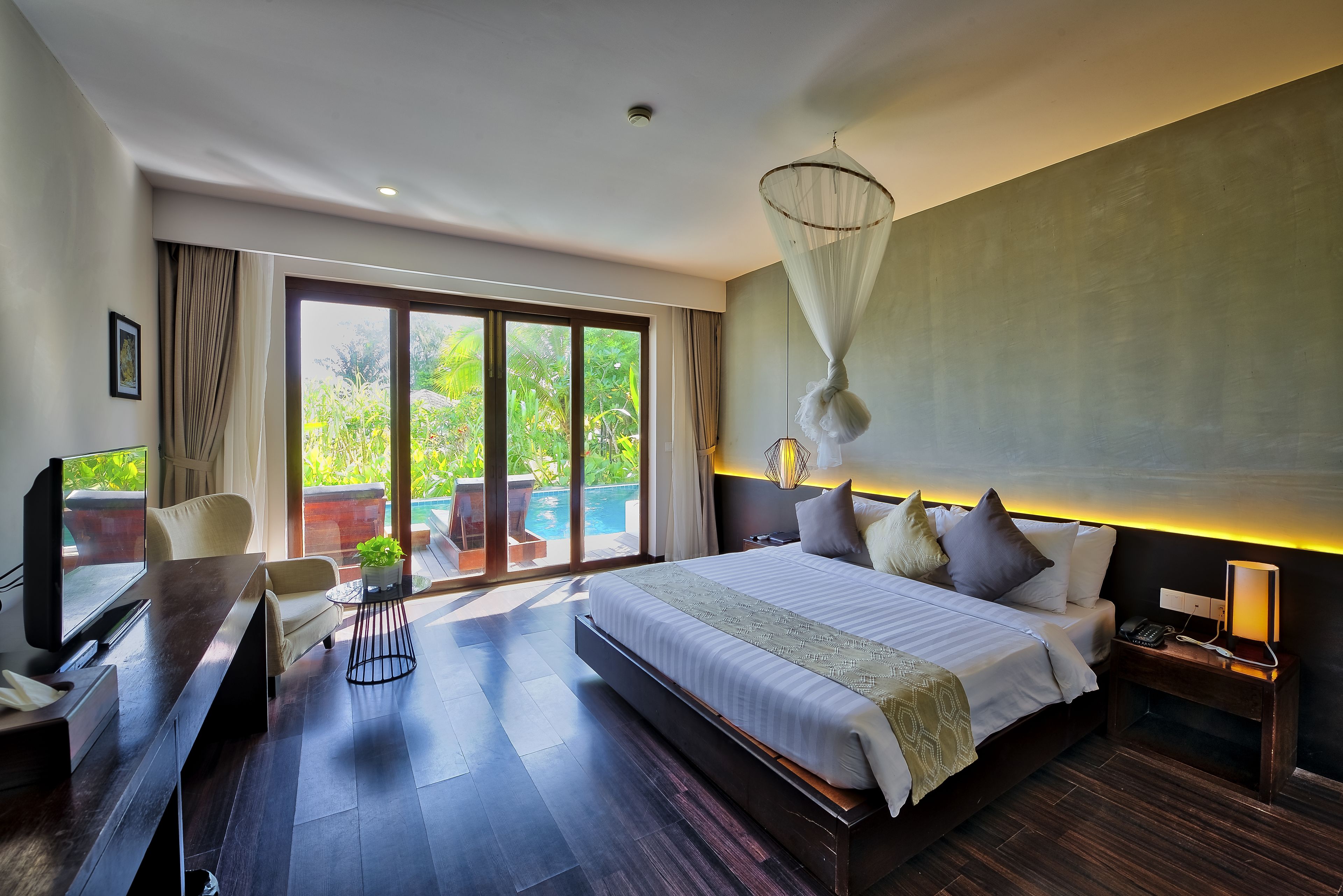 Superior Room, Pool Side