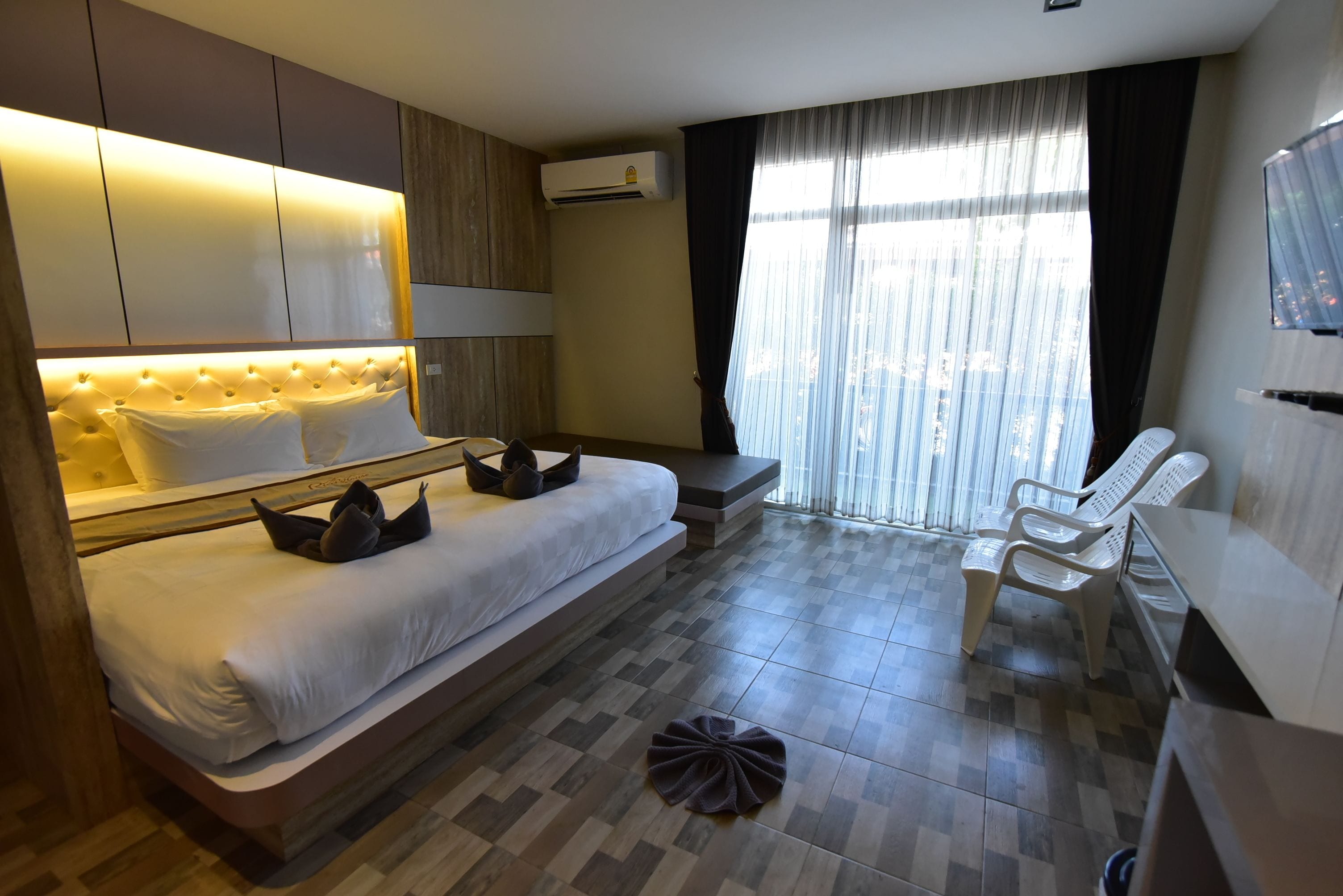 deluxe double or twin room, 1 bedroom, city view | 1 bedroom, in-room safe, blackout curtains, free wifi