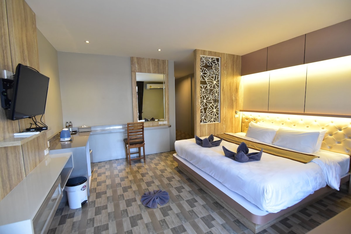 In-room safe, blackout drapes, WiFi (free), bed sheets