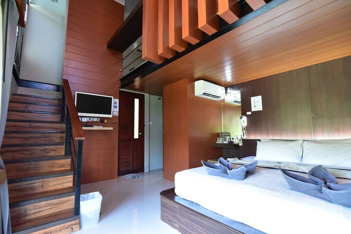 In-room safe, blackout drapes, free WiFi, bed sheets